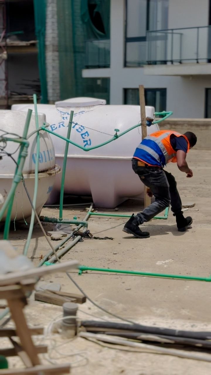 Rooftop water tank plumbing